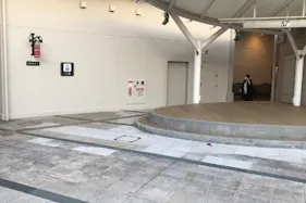 【みのおキューズモール】「⑦L通り Bスペース」キッチンカーや各種プロモーションに最適な広場とステージ近くのイベントスペース