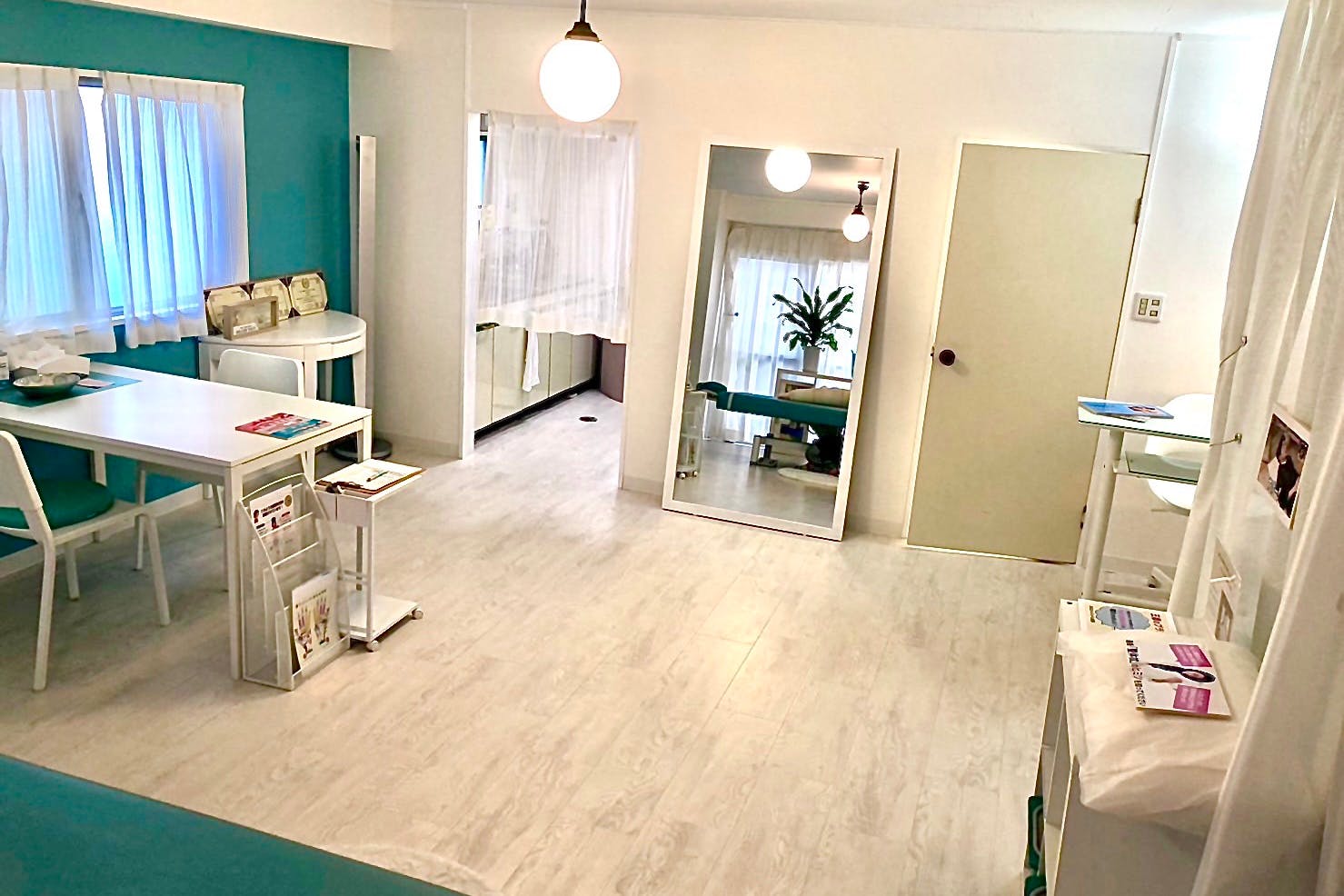 【麴町駅3分】施術講演や展示会、ポップアップストアに適したオフィス街にあるブルーを基調としたイベントスペース