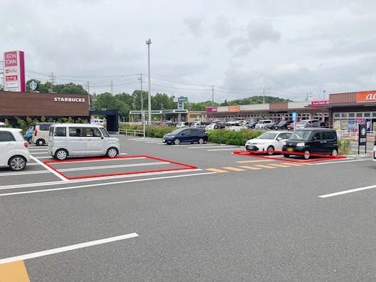 【イオンタウン伊賀上野】キッチンカー等の移動販売に最適なスターバックスコーヒー前にある視認性の良い駐車場スペース