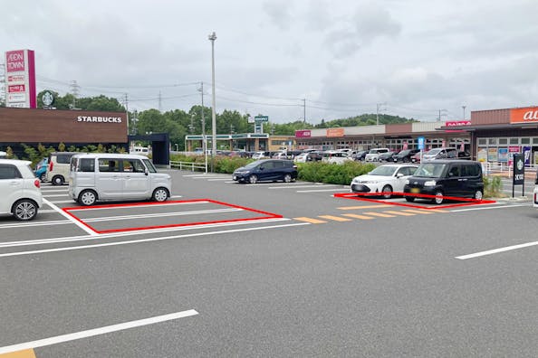 【イオンタウン伊賀上野】キッチンカー等の移動販売に最適なスターバックスコーヒー前にある視認性の良い駐車場スペース