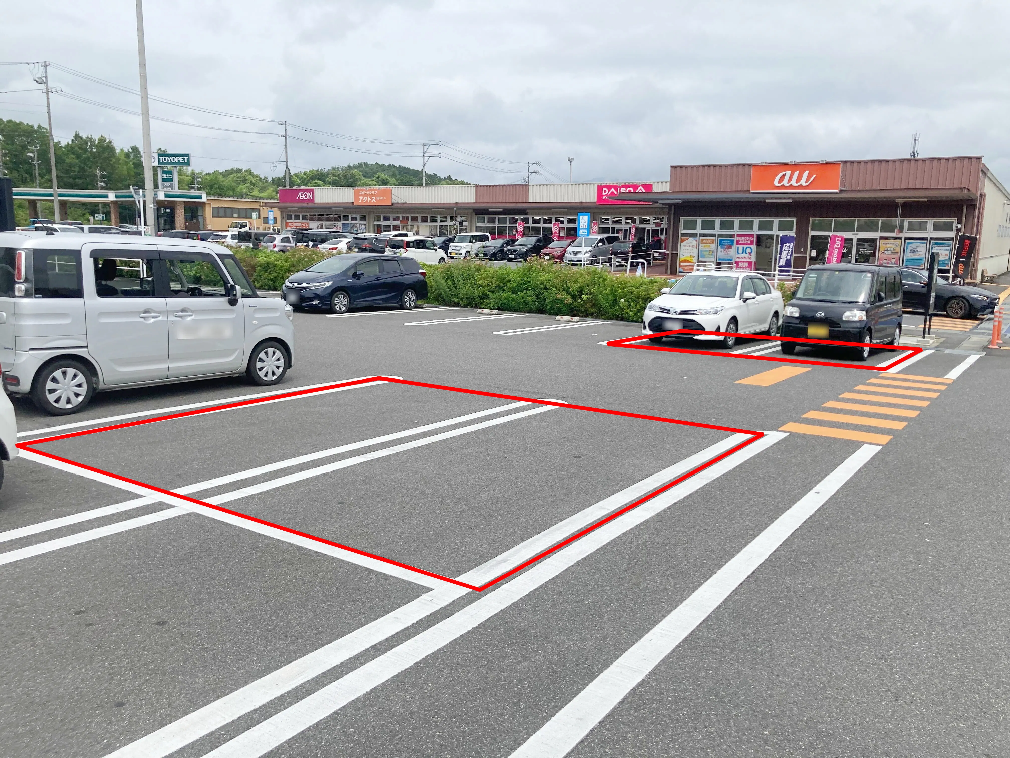 【イオンタウン伊賀上野】キッチンカー等の移動販売に最適なスターバックスコーヒー前にある視認性の良い駐車場スペース