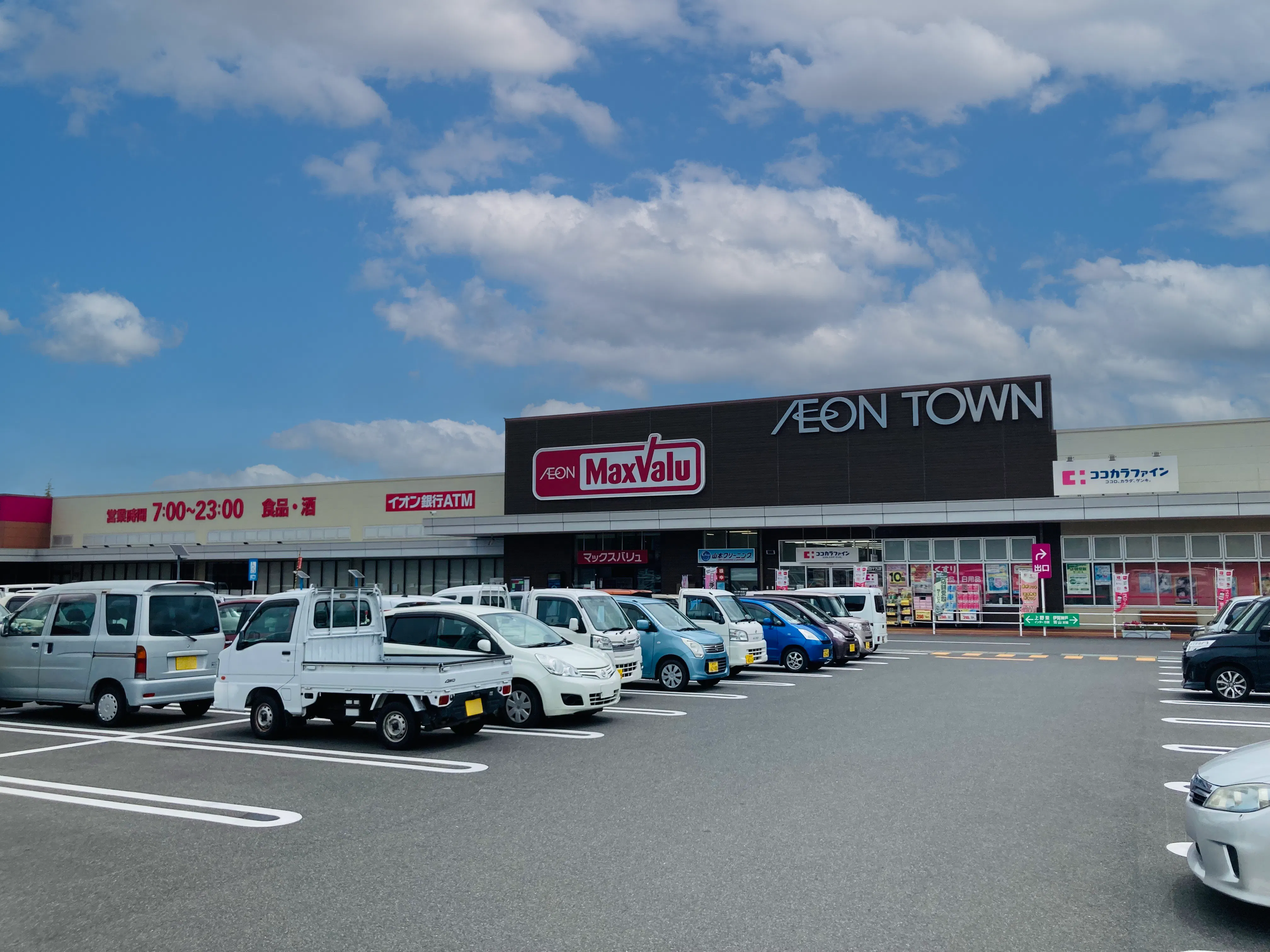 【イオンタウン伊賀上野】キッチンカー等の移動販売に最適なスターバックスコーヒー前にある視認性の良い駐車場スペース