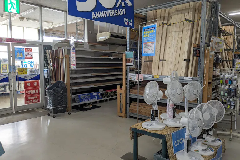 【ホームワイド戸次店(大分県)】店内 資材館レジ横 催事スペースの画像2