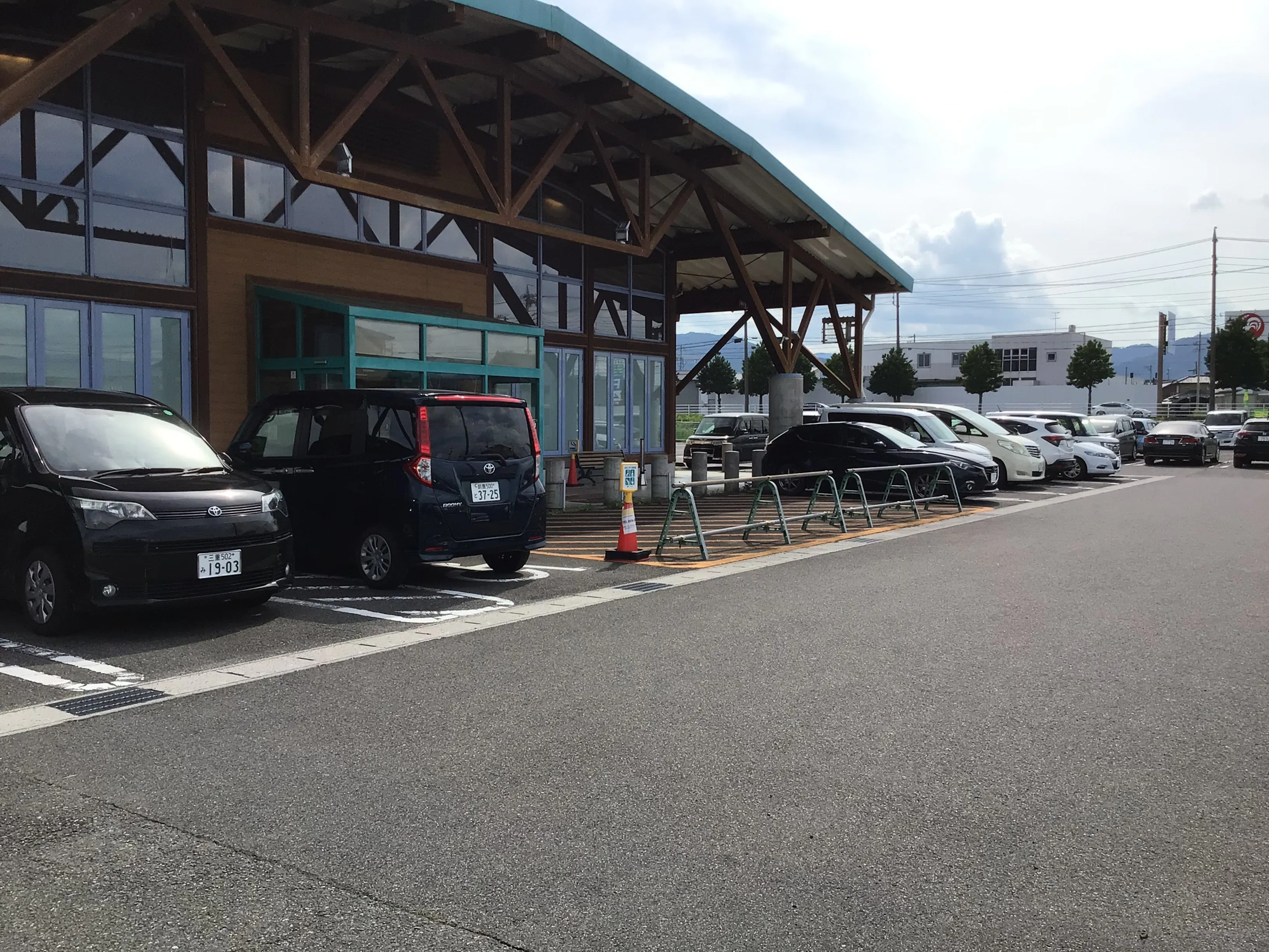 【ダイナム三重芸濃店】キッチンカーや各種プロモーションイベントに最適なアミューズメント施設のイベントスペース