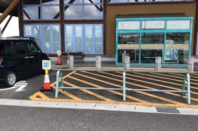 【ダイナム三重芸濃店】キッチンカーや各種プロモーションイベントに最適なアミューズメント施設のイベントスペース