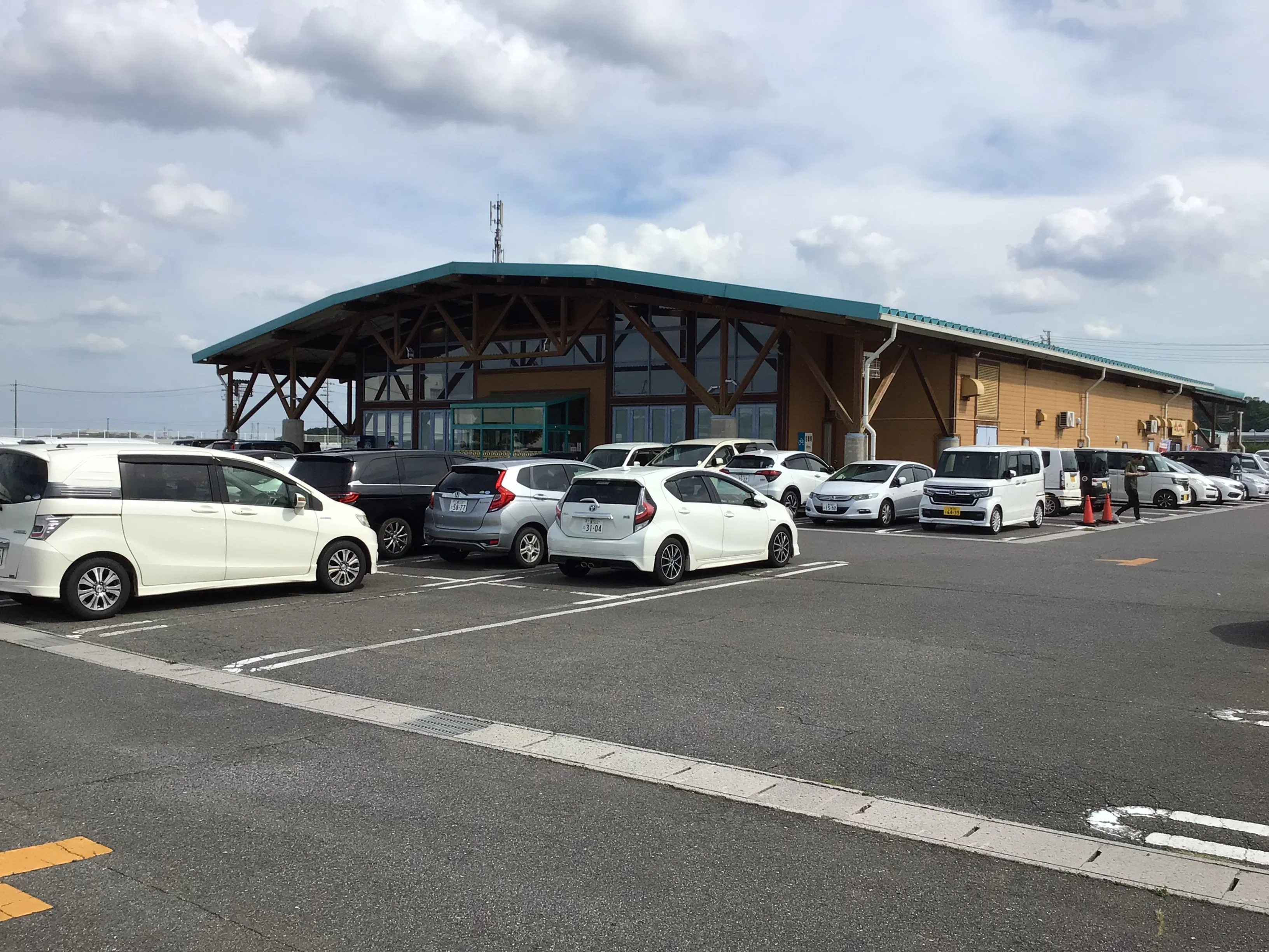 【ダイナム三重芸濃店】キッチンカーや各種プロモーションイベントに最適なアミューズメント施設のイベントスペース