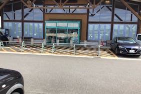 【ダイナム三重芸濃店】キッチンカーや各種プロモーションイベントに最適なアミューズメント施設のイベントスペース