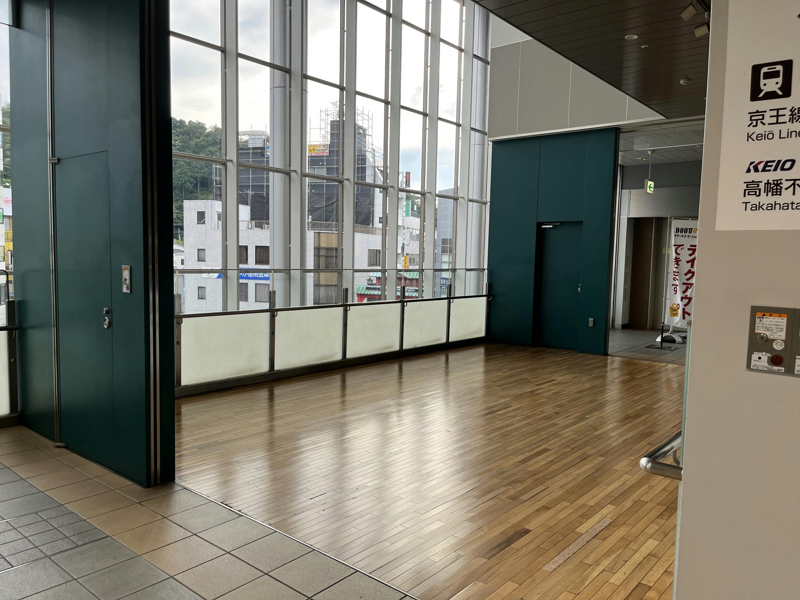 【京王高幡ショッピングセンター】高幡不動駅直結　物販・食物販のポップアップストアやプロモーションに最適な改札付近のイベントスペースの画像