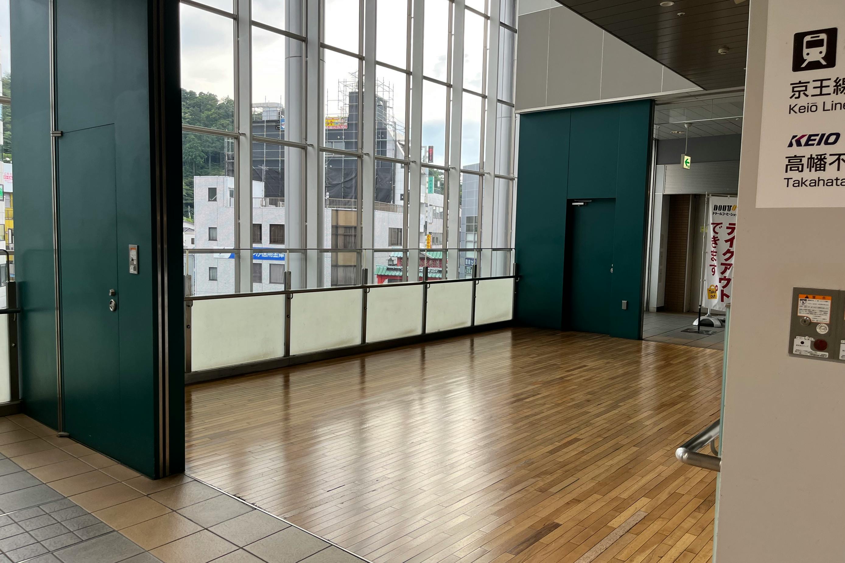 【京王高幡ショッピングセンター】高幡不動駅直結 物販・食物販のポップアップストアやプロモーションに最適な改札付近のイベントスペース