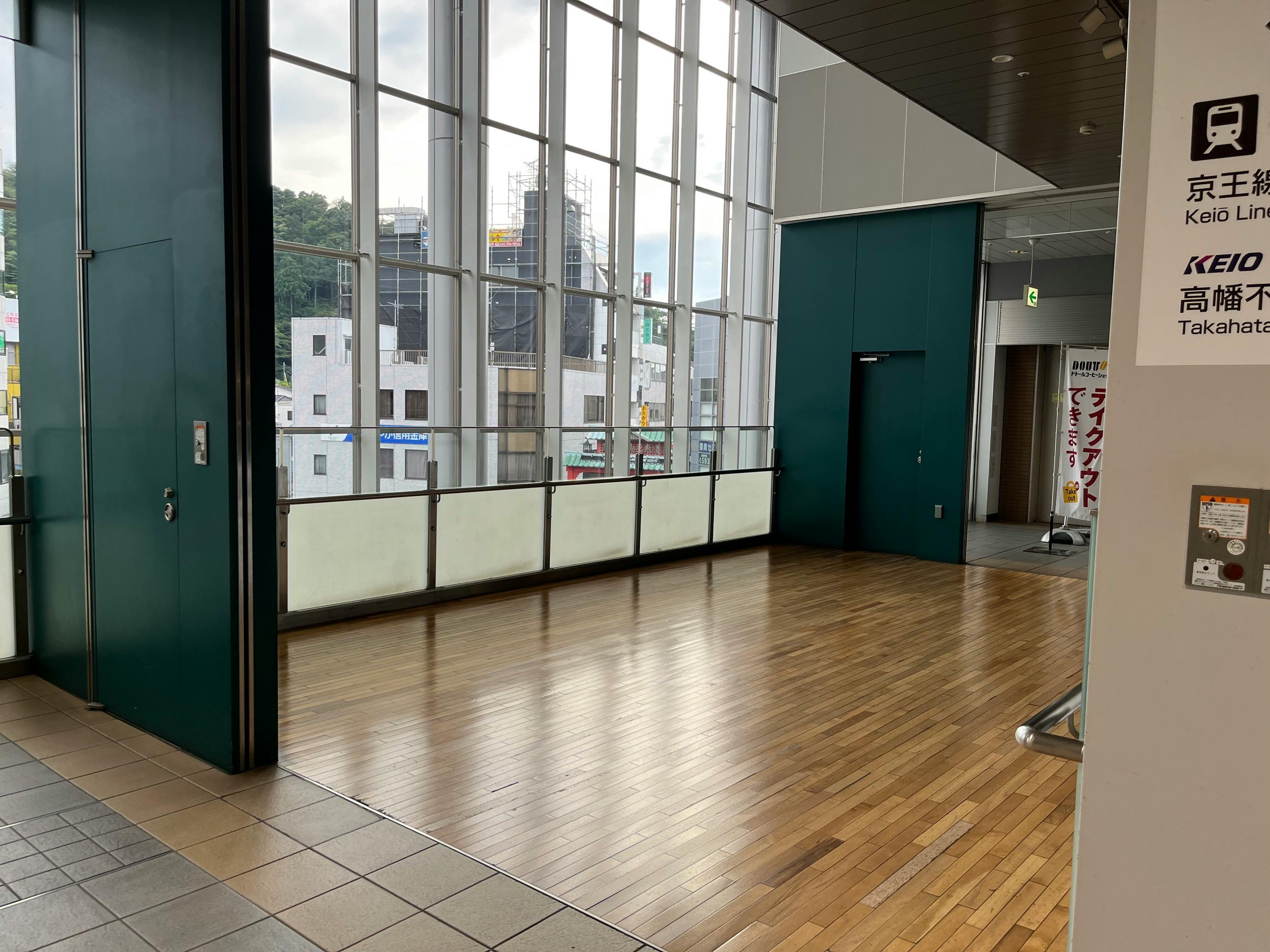 【京王高幡ショッピングセンター】高幡不動駅直結 物販・食物販のポップアップストアやプロモーションに最適な改札付近のイベントスペース