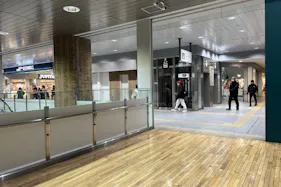 【京王高幡ショッピングセンター】高幡不動駅直結 物販・食物販のポップアップストアやプロモーションに最適な改札付近のイベントスペース