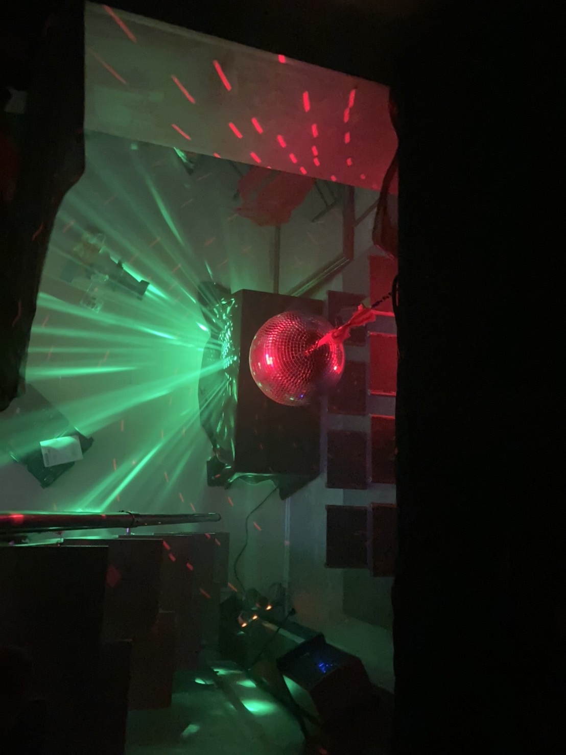 上から撮った物販スペース（パーティー仕様）