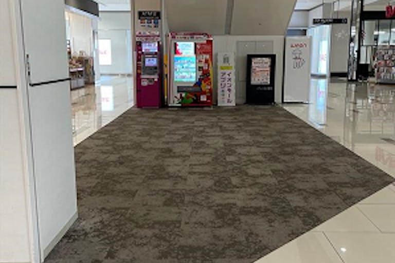 【イオンモール宮崎】サウス正面入口エスカレーター下の画像2