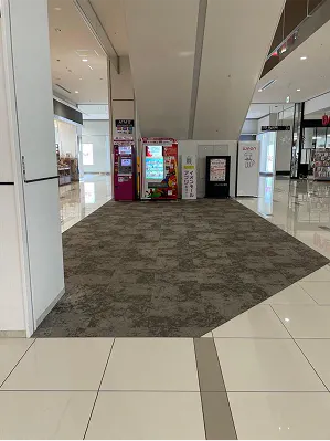 【イオンモール宮崎】サウス正面入口エスカレーター下