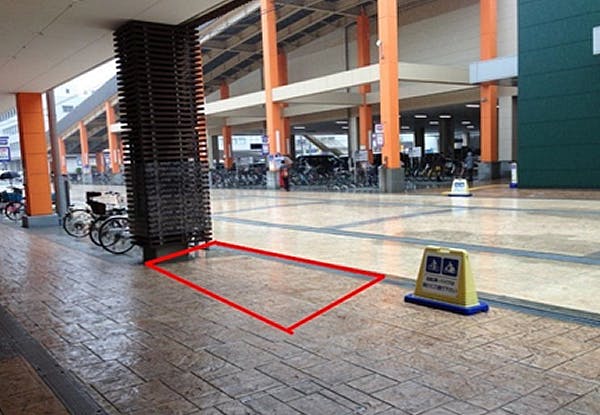 【フレスポ長田】食物販や物販にに適したサウスエリア北階段前の屋外スペースの画像