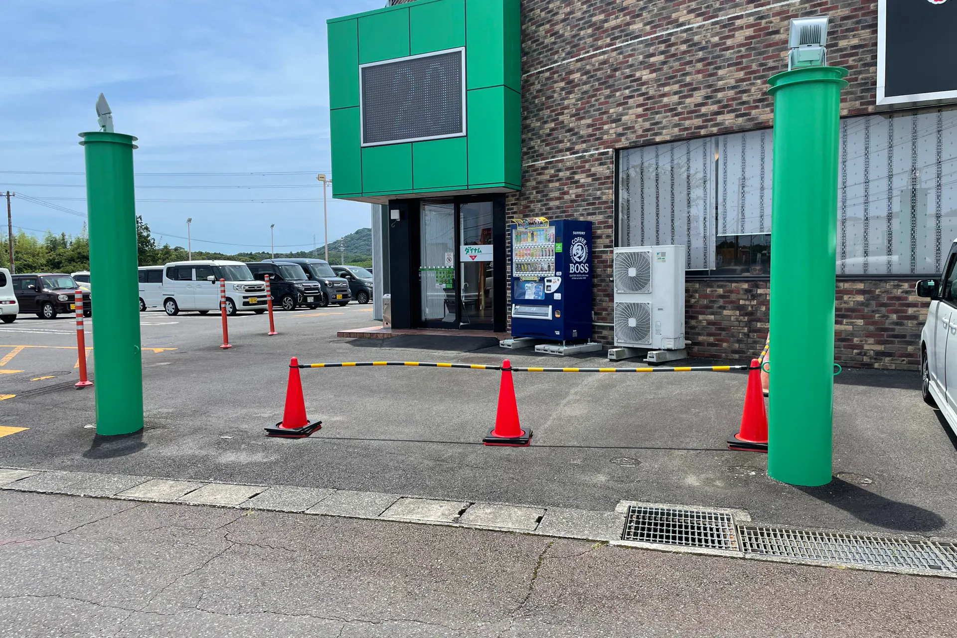【ダイナム三重志摩北店】キッチンカーやプロモーションイベントの開催に最適なアミューズメント施設のイベントスペース