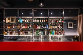 【淀屋橋駅5分】パーティーや撮影に適したリバーサイドテラス併設ダイニングバー路面店/80㎡/3路線3駅から徒歩5分のスペース