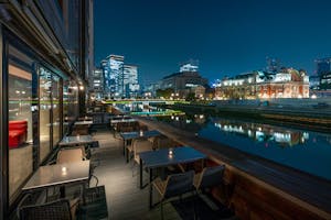 【淀屋橋駅5分】パーティーや撮影に適したリバーサイドテラス併設ダイニングバー路面店/80㎡/3路線3駅から徒歩5分のスペース