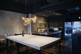 【淀屋橋駅5分】パーティーや撮影に適したリバーサイドテラス併設ダイニングバー路面店/80㎡/3路線3駅から徒歩5分のスペース