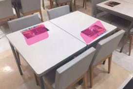 【イオンモールKYOTO】モール内広告 フードコートテーブルシール