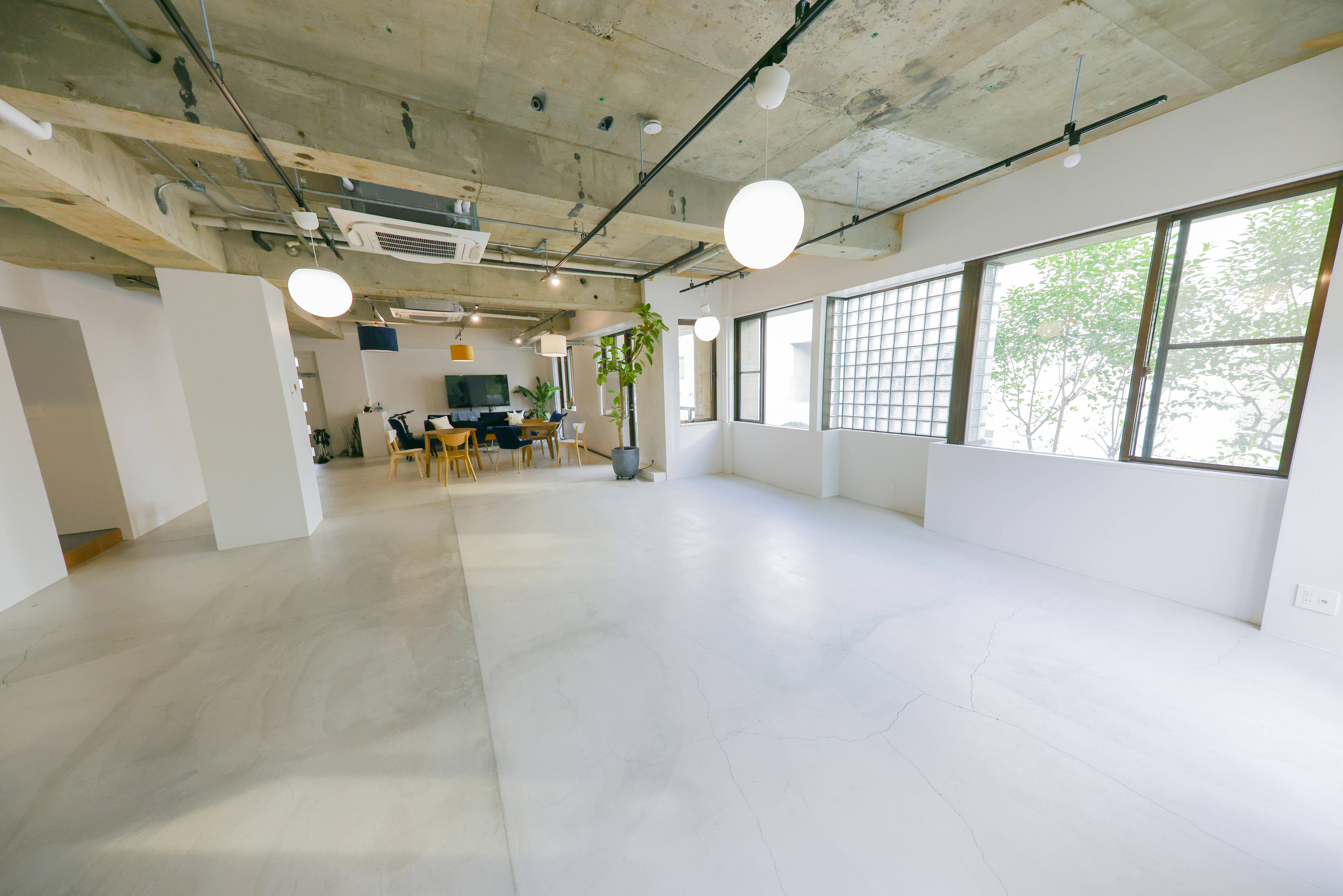 【表参道駅徒歩5分】招待制の展示会や撮影等に最適な自然光と緑が調和する落ち着きのあるレンタルスペース