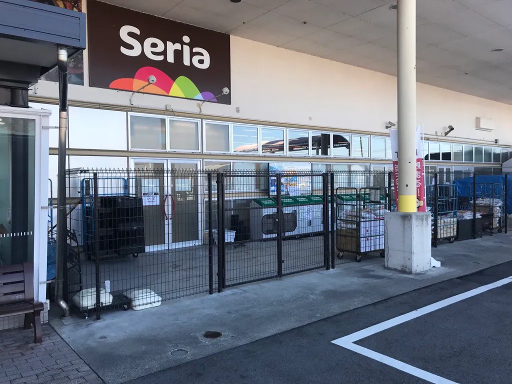 【西友　桜ヶ丘店】店頭　キッチンカーなどに最適なスーパー屋外軒先の催事イベントスペース