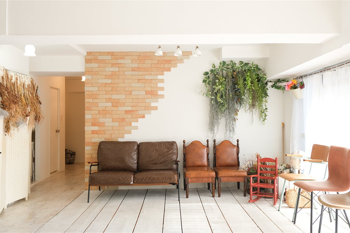 【大阪梅田駅6分】清潔感溢れる白い内装が美しい自然光たっぷりの明るいスタジオ