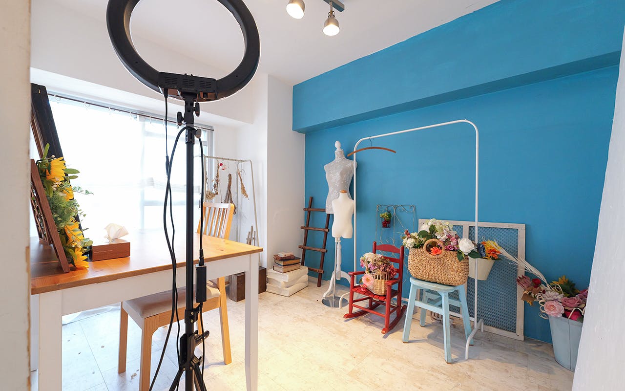 【大阪梅田駅6分】清潔感溢れる白い内装が美しい自然光たっぷりの明るいスタジオ