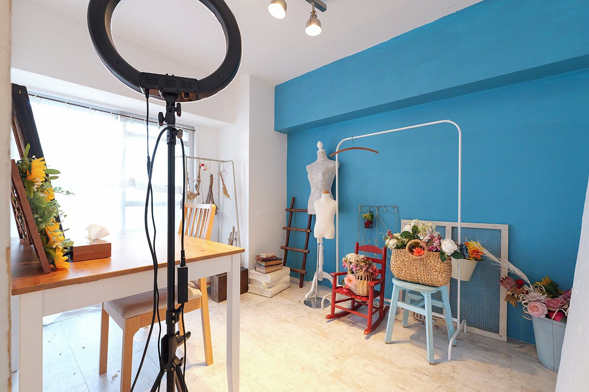 【大阪梅田駅6分】清潔感溢れる白い内装が美しい自然光たっぷりの明るいスタジオ