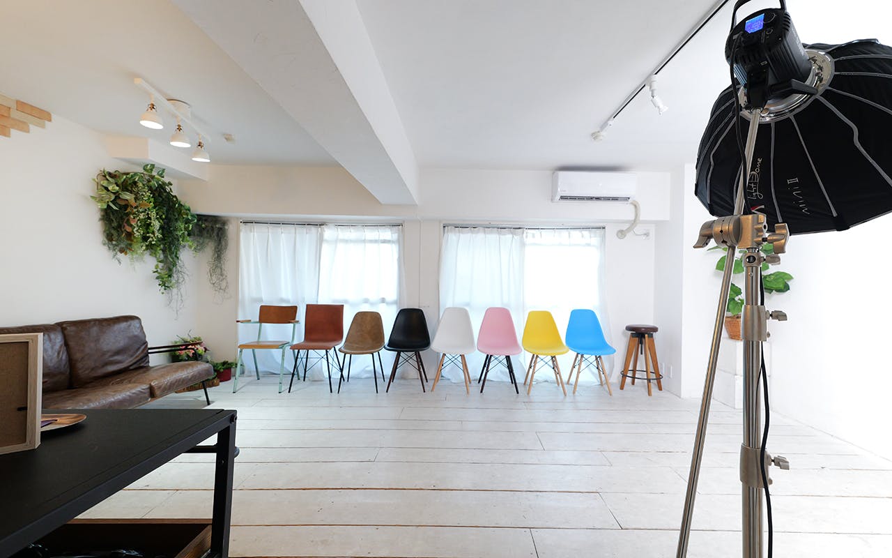 【大阪梅田駅6分】清潔感溢れる白い内装が美しい自然光たっぷりの明るいスタジオ