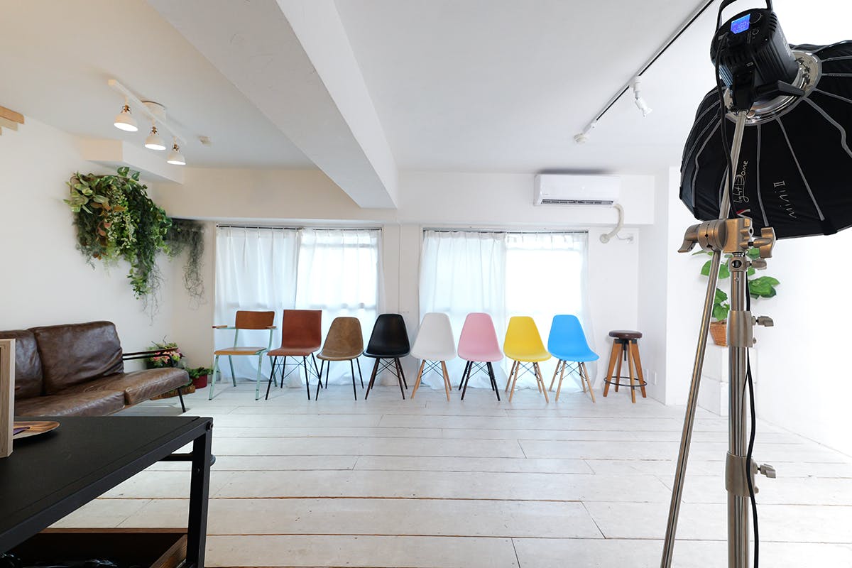 【大阪梅田駅6分】清潔感溢れる白い内装が美しい自然光たっぷりの明るいスタジオ