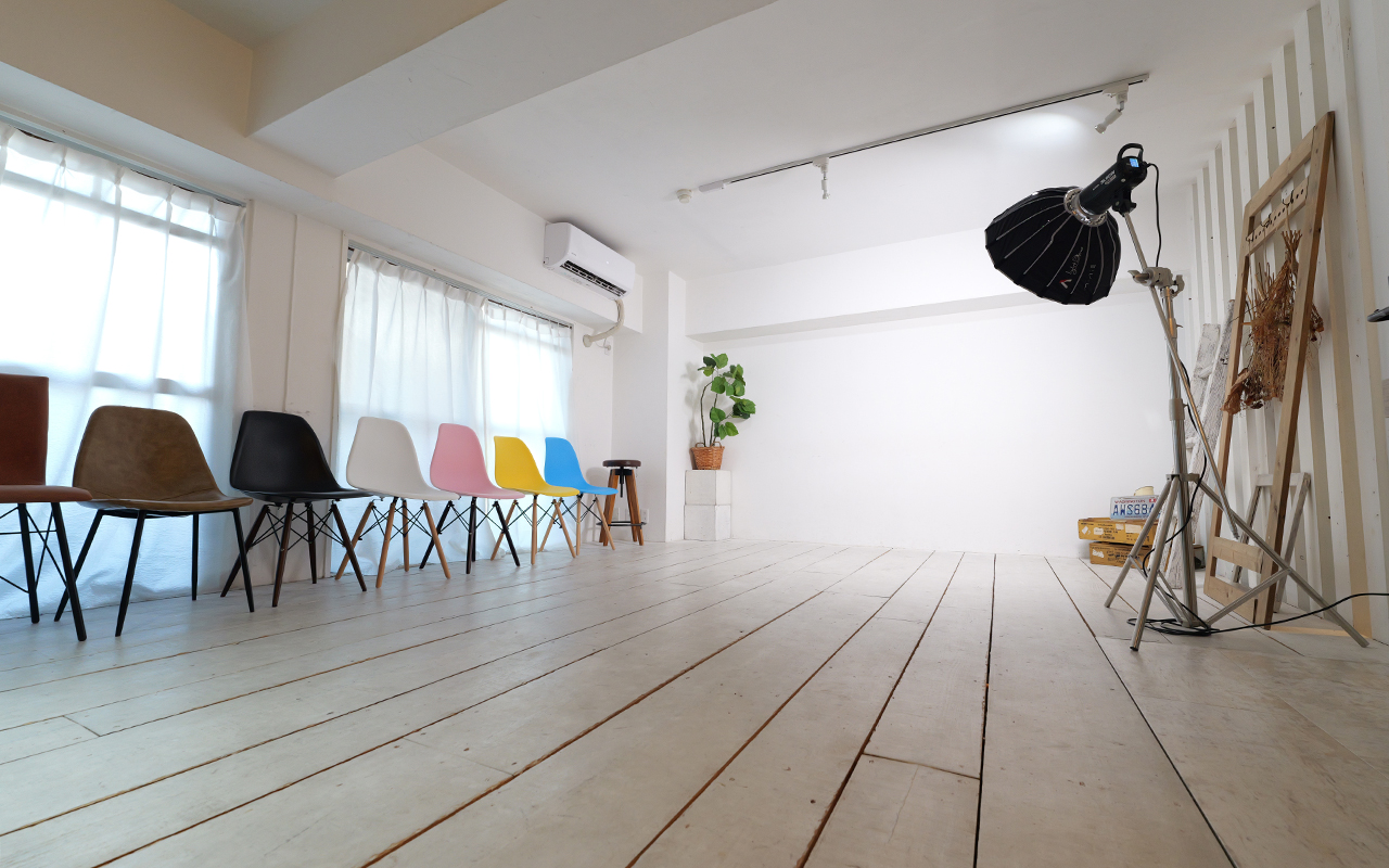 【大阪梅田駅6分】清潔感溢れる白い内装が美しい自然光たっぷりの明るいスタジオ