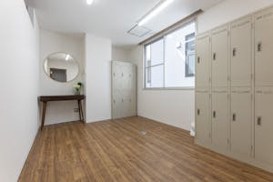 【阪神西宮駅3分】ヨガ等のスクール運営やワークショップ、展示会等に最適な大きな窓から光が差し込む開放的な空間が特徴なレンタルスペース