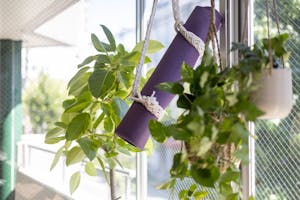 【阪神西宮駅3分】ヨガ等のスクール運営やワークショップ、展示会等に最適な大きな窓から光が差し込む開放的な空間が特徴なレンタルスペース