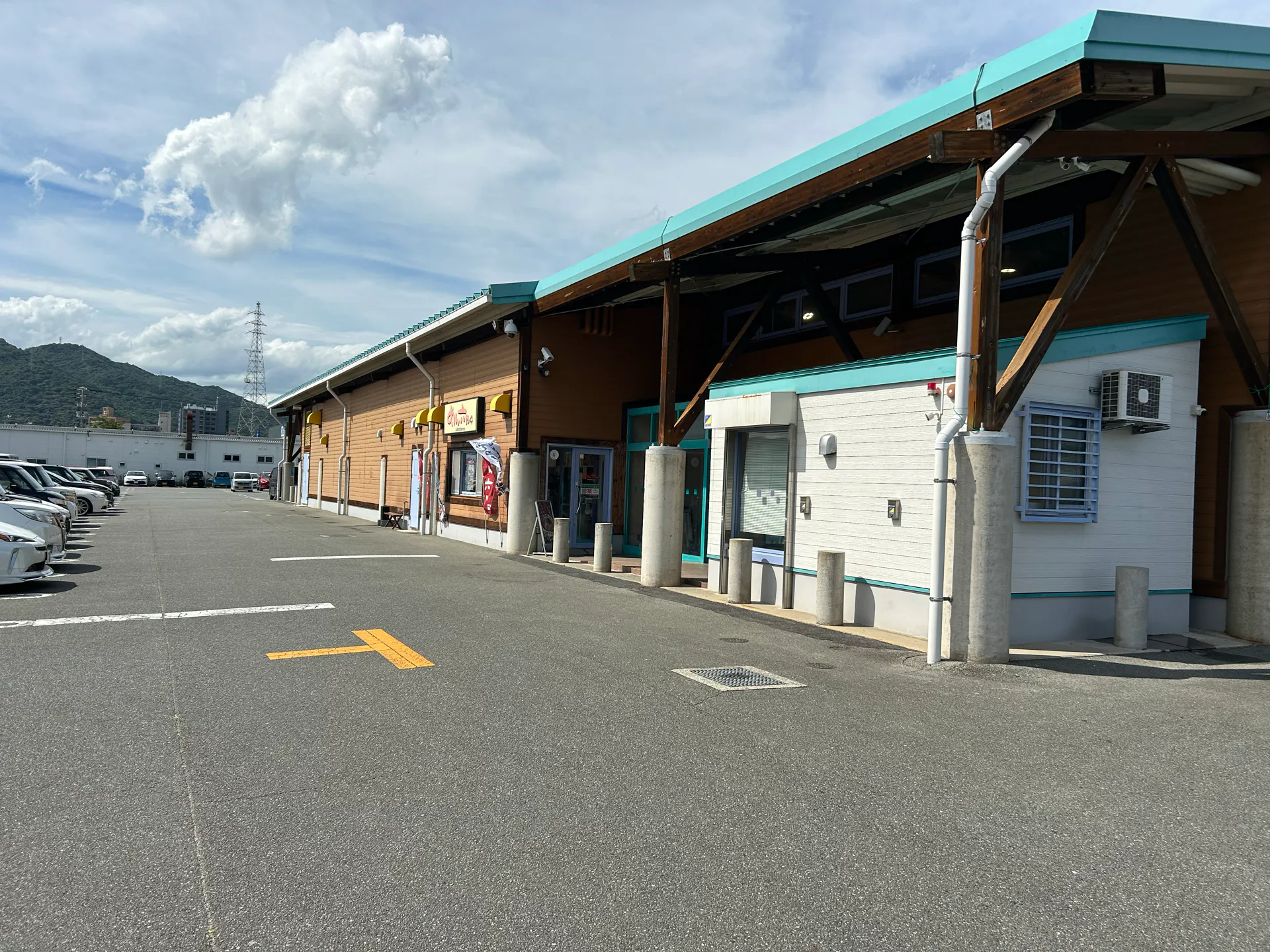 【ダイナム山口小郡店】キッチンカーやプロモーション等に最適なアミューズメント施設のイベントスペース(めん六や前)