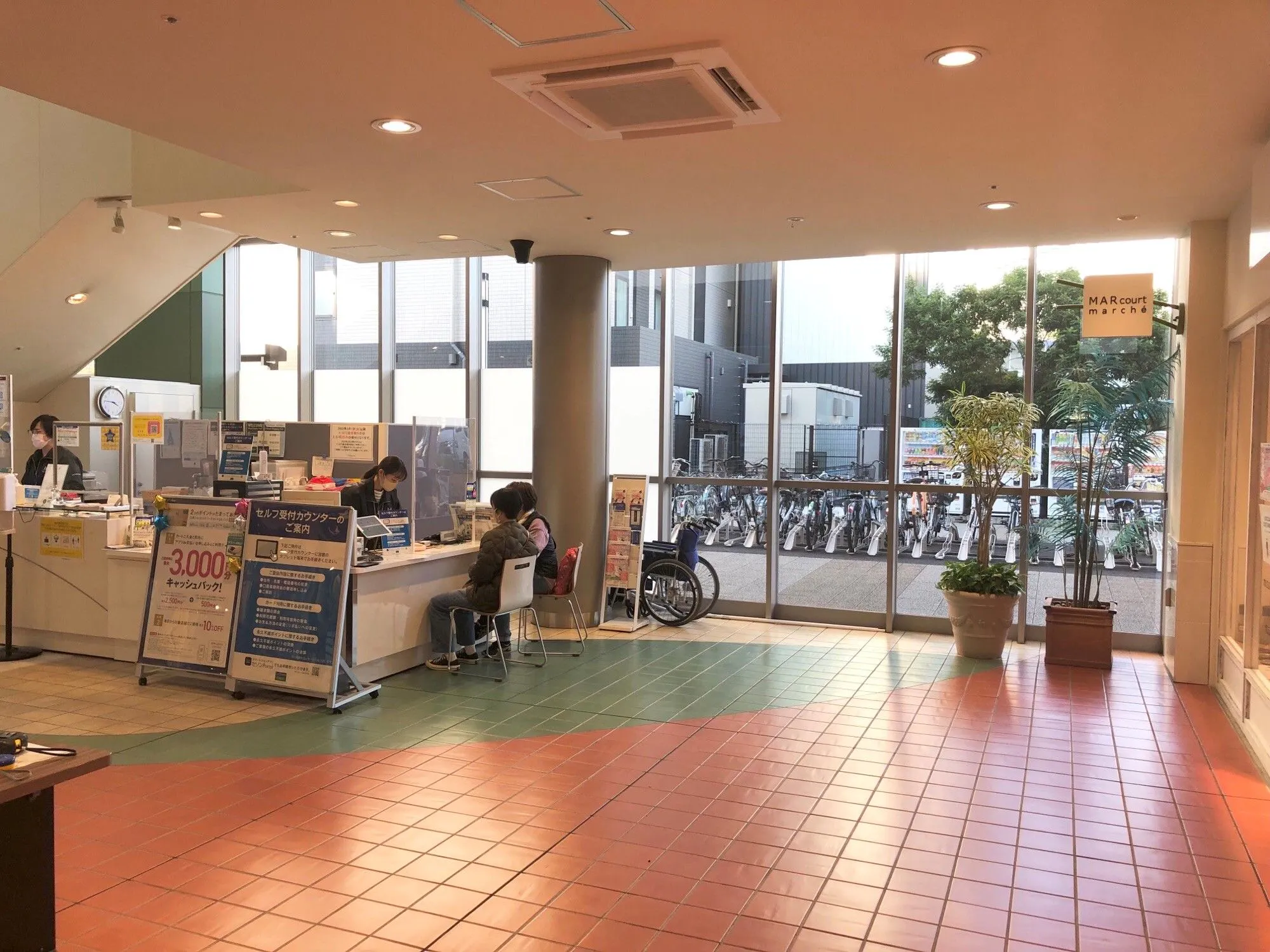 【三井アウトレットパーク 幕張】C-SITE 1階 総合案内所横