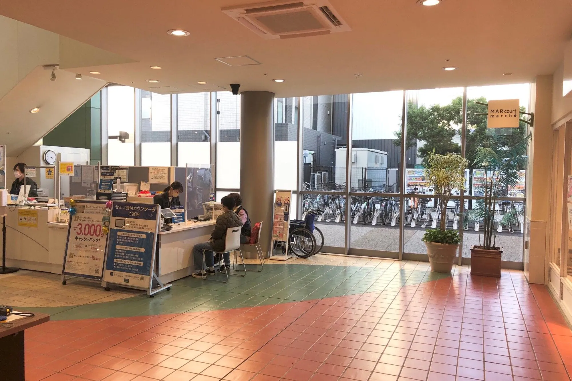 【三井アウトレットパーク 幕張】C-SITE 1階 総合案内所横