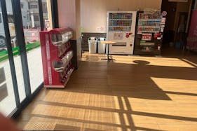 【フレスタ福山三吉店】プロモーションに最適な風除室スペース