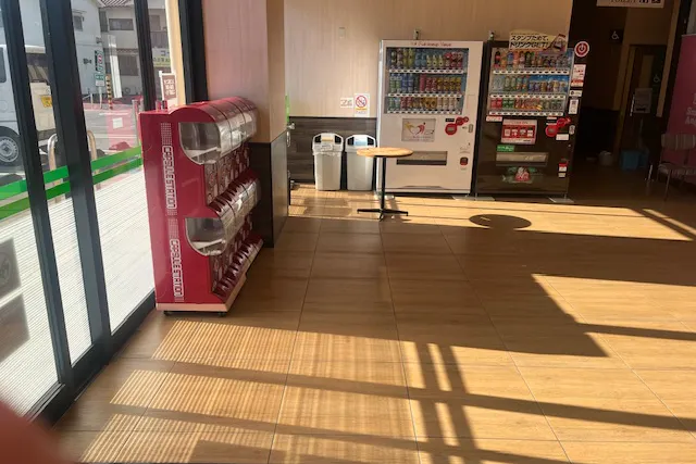 【フレスタ福山三吉店】プロモーションに最適な風除室スペース