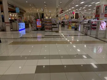 【イオンモール八千代緑が丘】各種プロモーションや物販、食物販のポップアップストアに最適なカルディコーヒーファーム前スペース