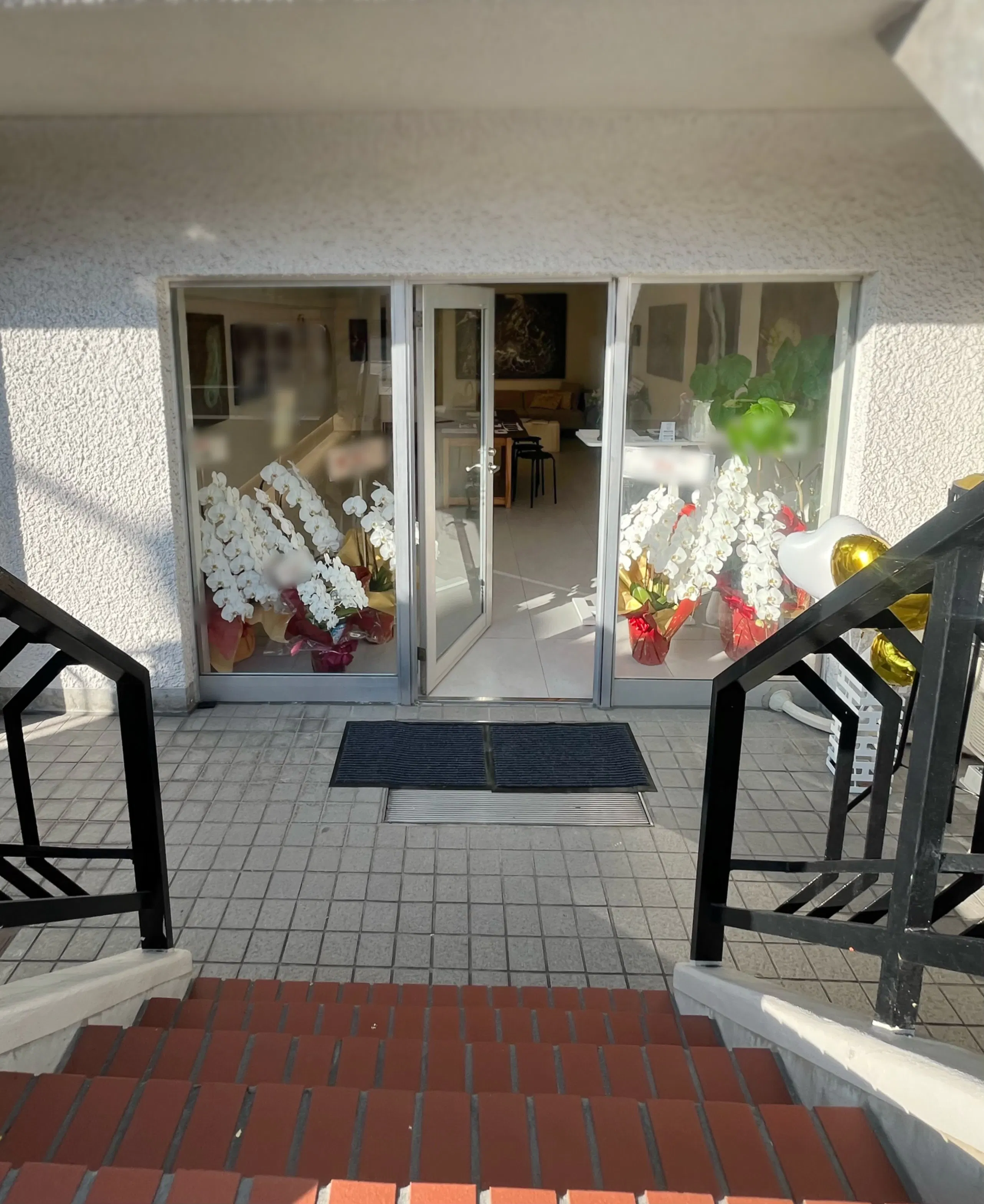 【芦屋駅6分】展示会やポップアップストアに最適！高級住宅街に佇む白を基調とした上質な路面角地のギャラリースペース