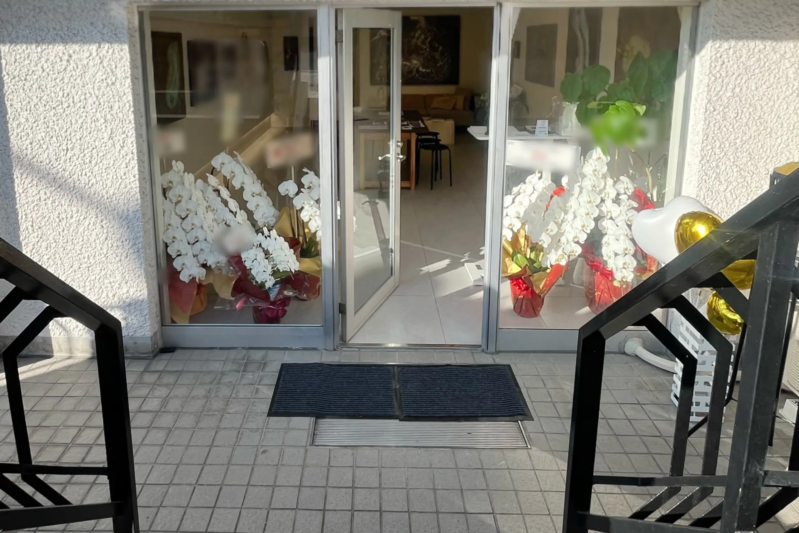 【芦屋駅6分】展示会やポップアップストアに最適!高級住宅街に佇む白を基調とした上質な路面角地のギャラリースペース