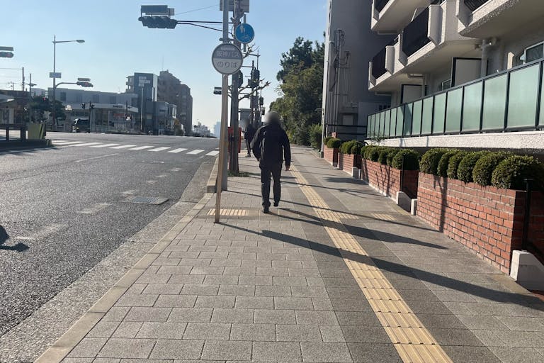 ãèŠå±é§
6åãè·¯é¢ã¹ããŒã¹ åšèŸº2