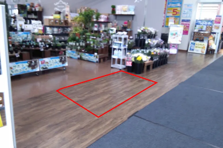 【サンデー盛岡本宮店】屋内フラワーショップ前 食物販やプロモーション等の出店に最適なホームセンター店内のイベントスペース