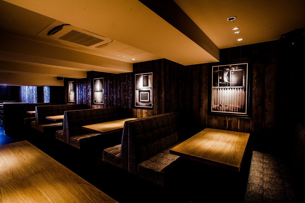 【六本木駅5分】撮影やロケに活用できる、六本木一等地のダイニングバーの撮影スペース