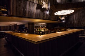 【六本木駅5分】撮影やロケに活用できる、六本木一等地のダイニングバーの撮影スペース