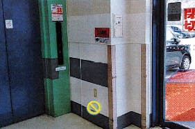 【ミスターマックス 長崎店】店頭2階(ミスターマックス側) 販促プロモーションや物販用途に最適な総合ディスカウントストアの催事イベントスペース