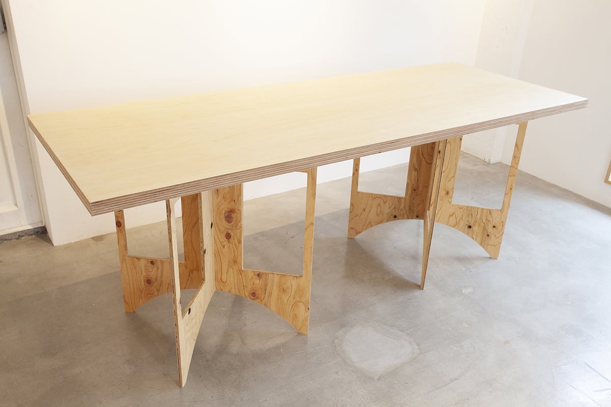 テーブル(W2000×D750×H730)×1台