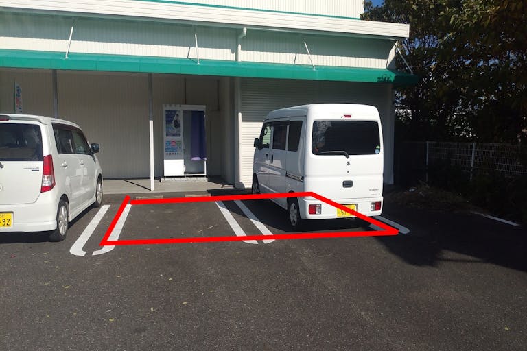 【ドラッグセイムス新宮あけぼの店】キッチンカー出店やプロモーション催事に最適なドラッグストアの駐車場イベントスペースの画像1