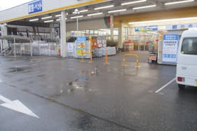 【ホームセンターサンデー釜石店】キッチンカーの出店に最適な店舗駐車場にある屋外スペース